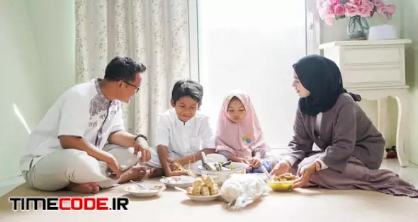 The Family Tradition Of Eid Al-fitr Is To Eat Ketupat Opor Or Side Dishes