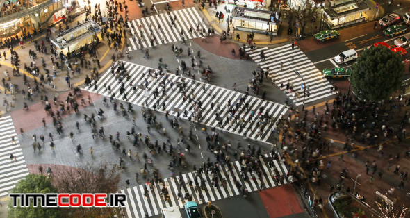 Asia, Japan, Tokyo, Shibuya, Shibuya Crossing - crowds of people crossing the famous crosswalks at the centre of Shibuyas fashionable shopping and entertainment district