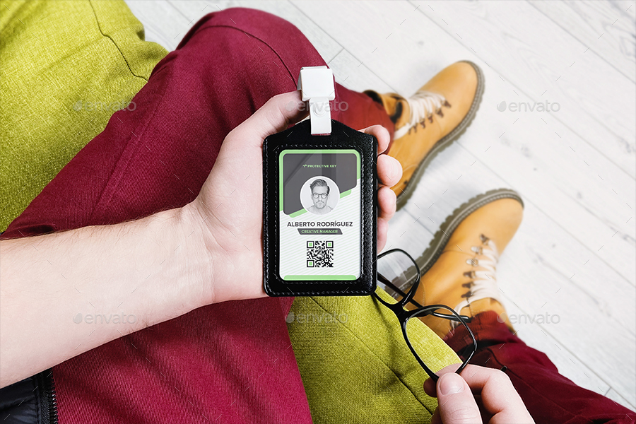 دانلود موکاپ کارت شناسایی